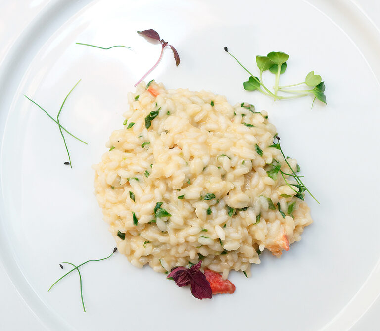 Risotto med hummer på tallrik