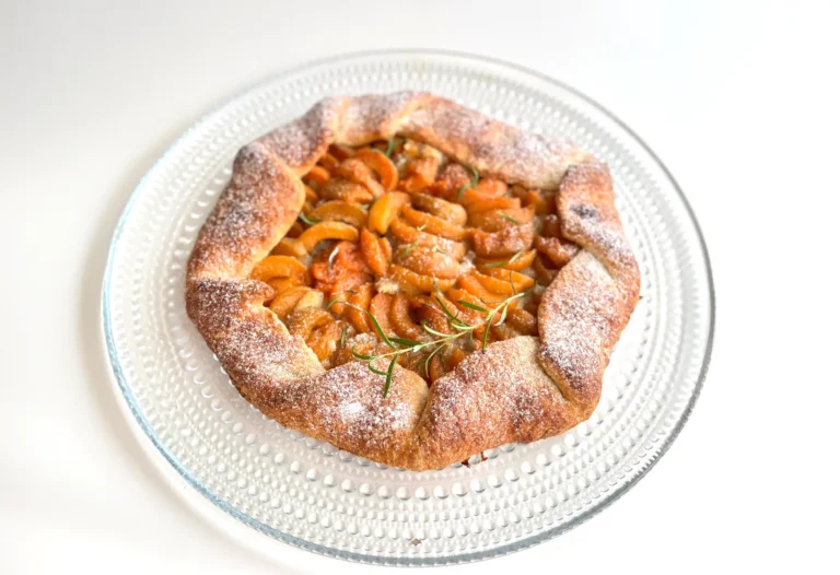Aprikosgalette med aprikoser i sirap