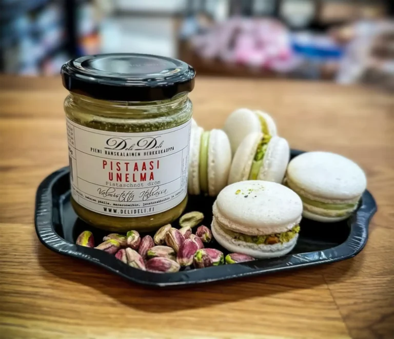 Pistachio Dream Macarons